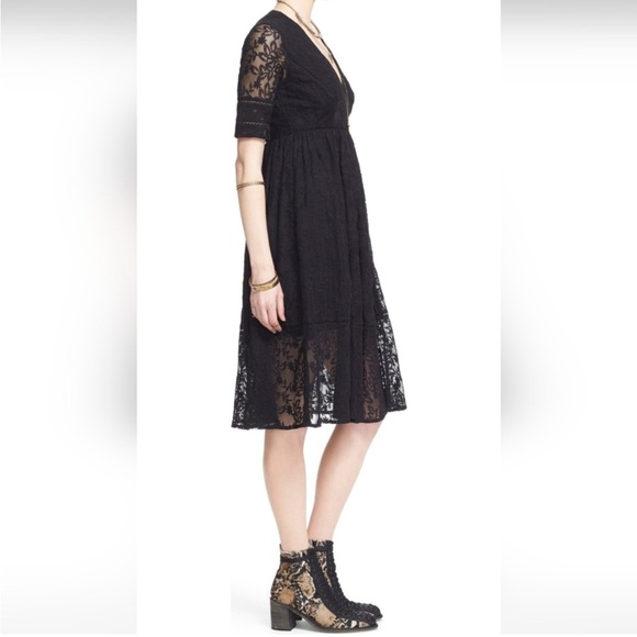 FREE PEOPLE Mountain Laurel Embroidered
Lace Dress Size 2 - Picture 2 of 9